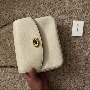 Like New Coach Cassie 19 Crossbody Bag!
